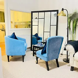 Holiday home Lovely 1 Bed Near Hospital, With Parking & Garden Work Contractor Leisure, Sapphire, Cambridge (Cambridgeshire)